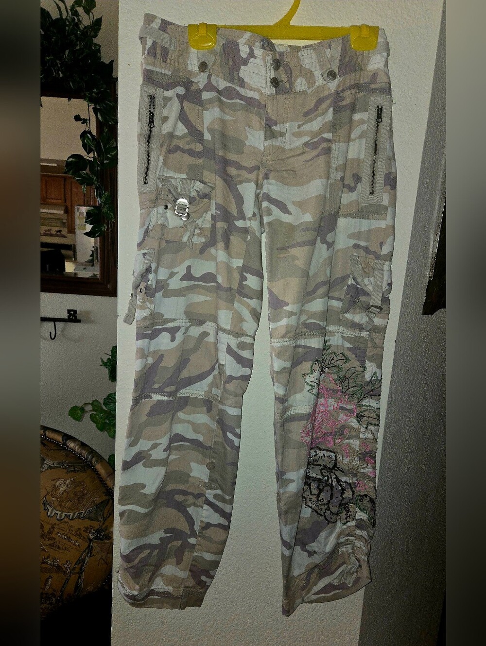 Venus Camo  Beaded Cargo Pants Sz 2.